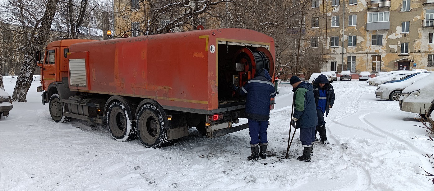 Прочистка канализации от засоров гидропромывочной машиной и специальным оборудованием в Павловке