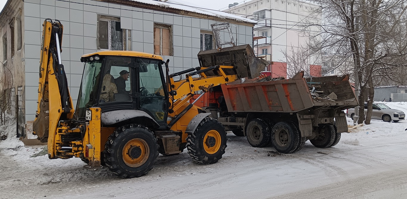 Уборка и вывоз строительного мусора, ТБО с помощью экскаватора и самосвала в Ульяновске