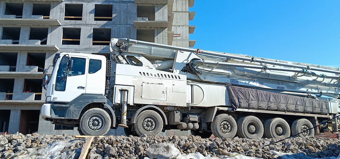 Услуги и заказ бетононасосов для заливки бетона в Павловке